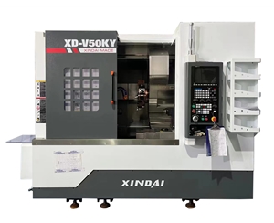 XD-50KY動力刀塔尾頂機（動力刀塔、帶Y軸、帶尾座）新代系統22TB-E （動力刀塔、帶Y軸帶升降功能、帶尾座機（可過棒料52mm,?頂針間最大加工長度?480mm~550mm?最大車削直徑490